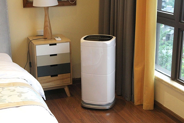 你好，我叫“回南天”，你看這水珠多愛我！